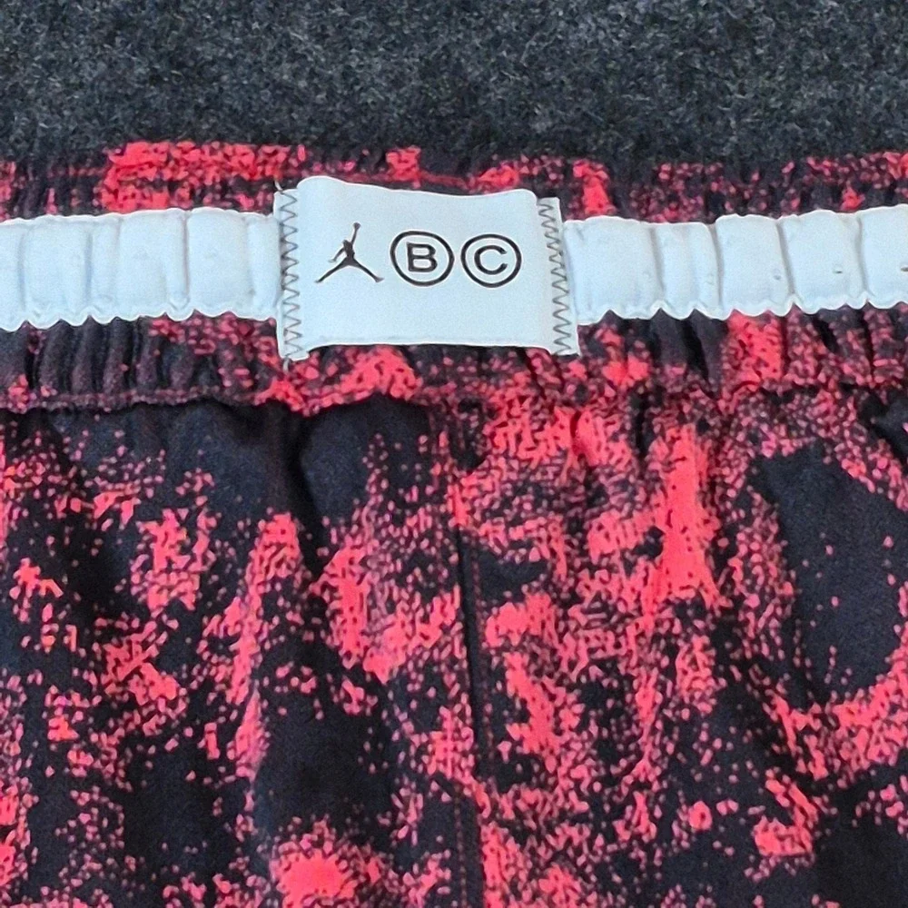 Jordan Mens Breakfast Club Camo Basketball Shorts Red Black Reflective Medium